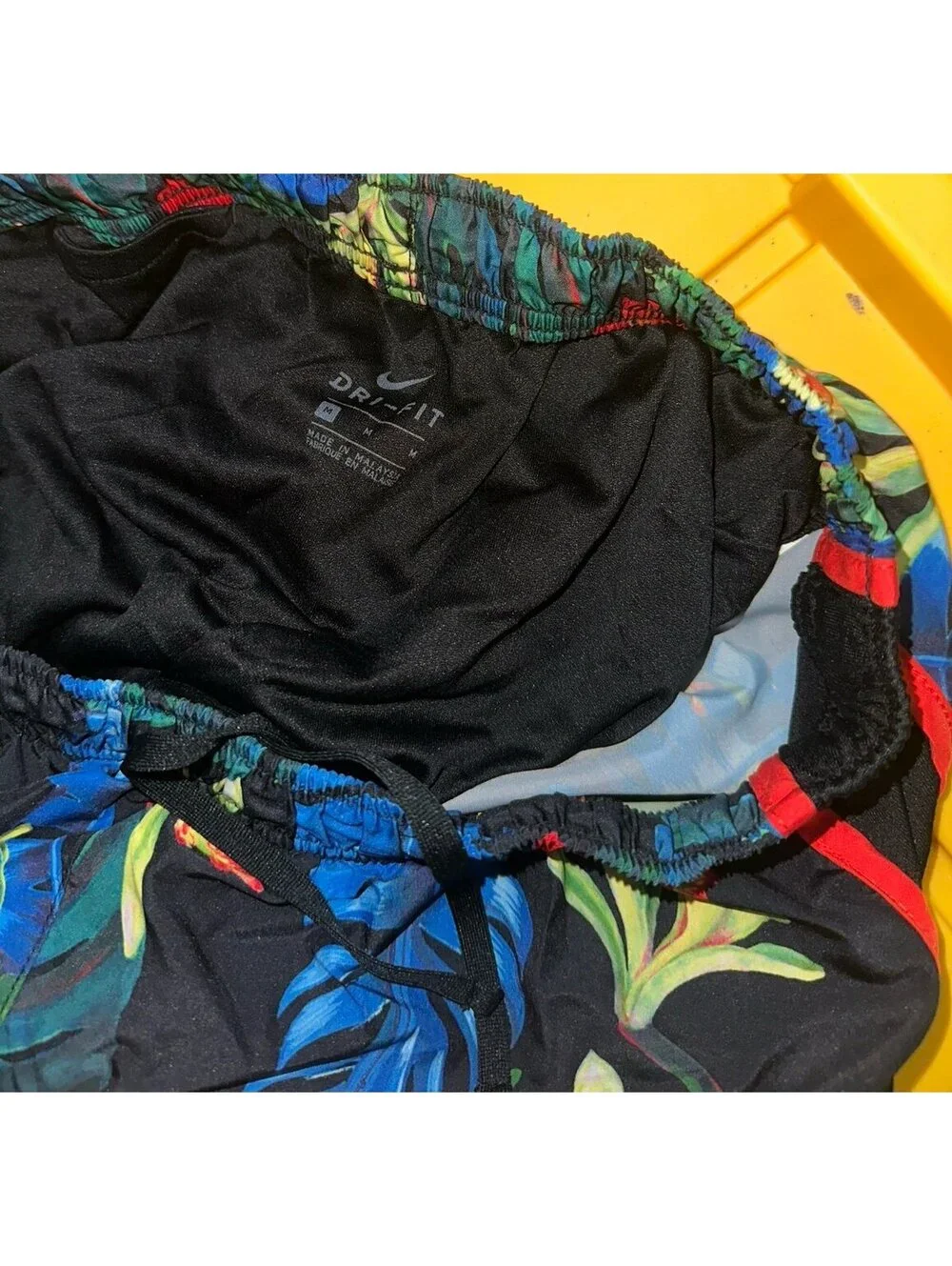 Nike shorts women’s size medium macaws flowers tropical